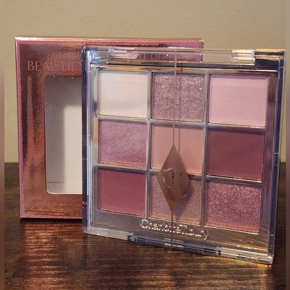 CHARLOTTE TILBURY PALETTE OF BEAUTIFYING EYE TRENDS - PINK LOVE - Picture 1 of 9